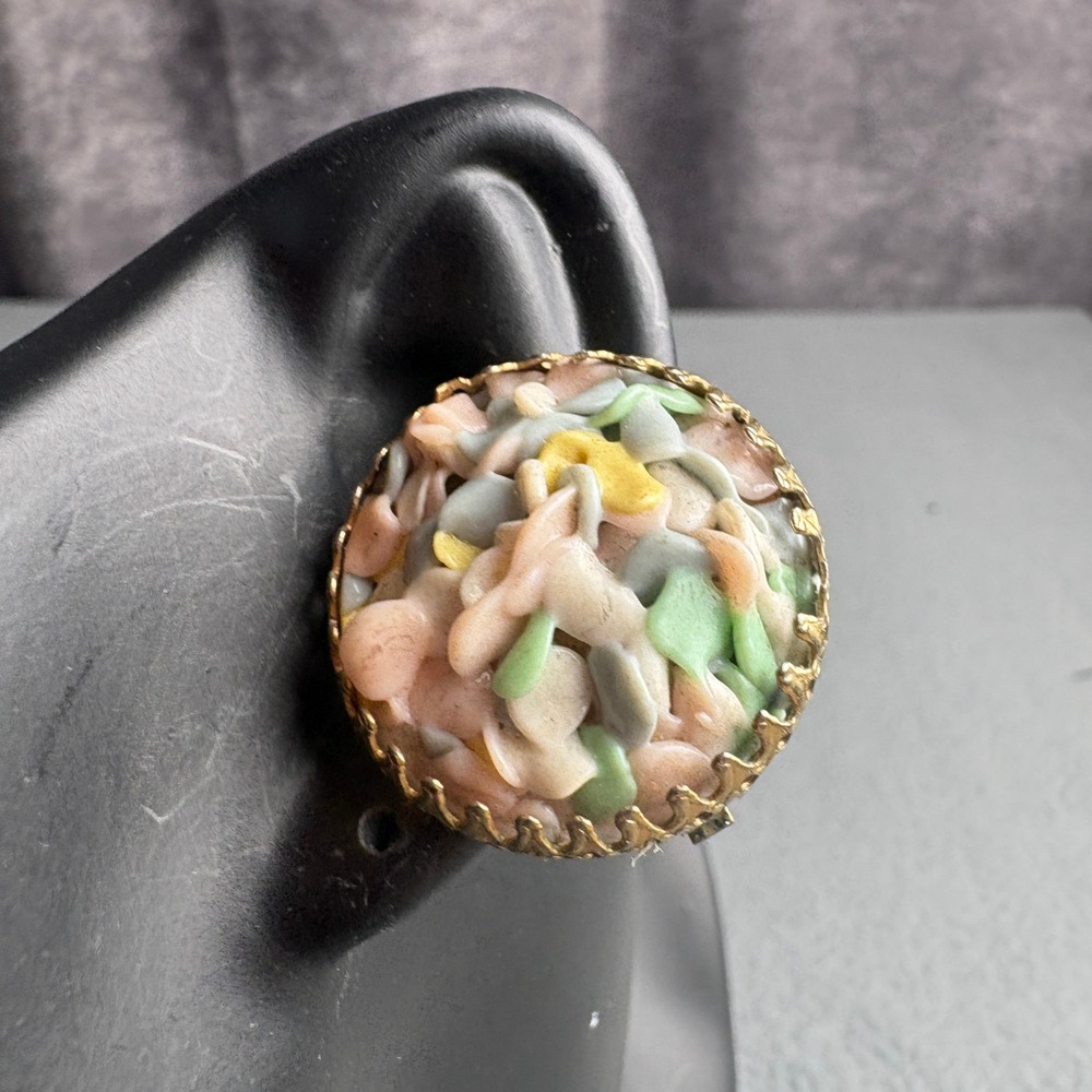 Vintage Pastel Confetti Floral Clip On Earrings Gold Tone Scalloped Round Dome